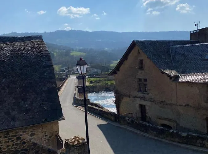 Gæstehus Au Pont D'olt Saint-Côme-dʼOlt