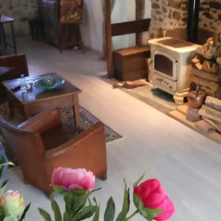 게스트하우스 Au Pont D'olt Saint-Côme-dʼOlt